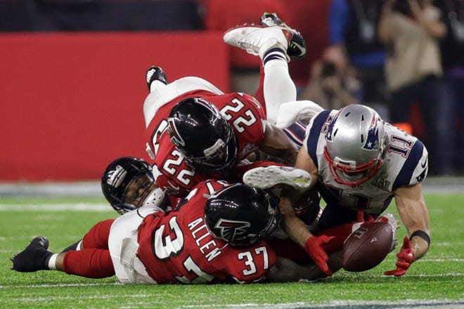 New England Patriots' Julian Edelman makes a catch as Atlanta Falcons' Ricardo Allen and Keanu Neal defend, during the second half of the NFL Super Bowl 51 football game Sunday, Feb. 5, 2017, in Houston. (AP Photo/Patrick Semansky)