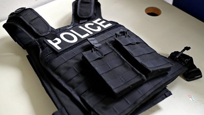 The Austin Police Department has purchased 958 ballistic vests for its frontline police officers. The new vests are designed to protect against rifle fire; standard-issue vests worn under a uniform protect only against smaller caliber gunfire. DAULTON VENGLAR/AMERICAN-STATESMAN