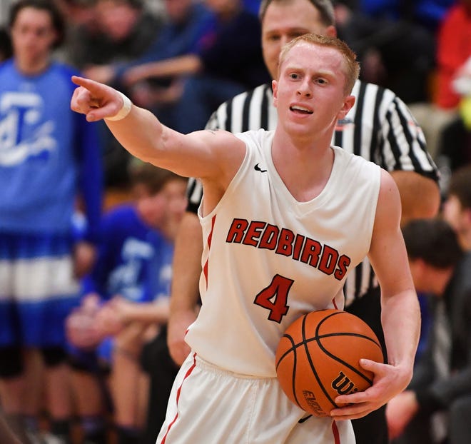 RON JOHNSON/JOURNAL STAR Metamora guard Noah Persich directs teammates during Friday's game with Limestone.