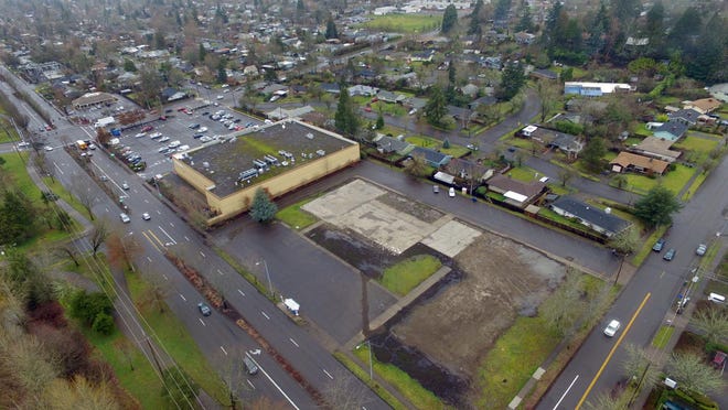 An aerial view looking northeast of the proposed site (foreground) for a mixed-use development in the south Eugene neighborhood around 32nd Avenue and Hilyard Street. Eugene property investor Mike Coughlin figures his $23 million “Amazon Corner” real estate project is a no-brainer. But some neighbors are wary of the 62-foot-tall apartment building that would rise over their homes and even dwarf the 22-foot-tall Albertsons next door. (Rob Romig/The Register-Guard)