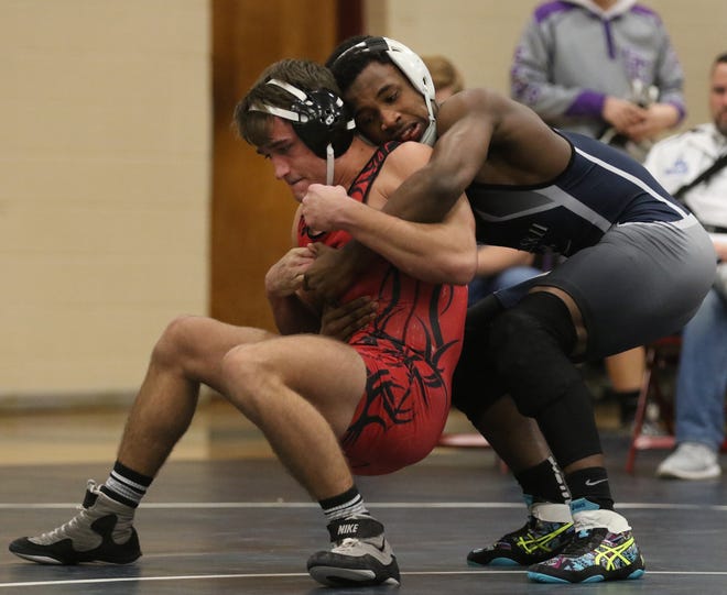 Chance Roberts of Hunter Huss (right) wrestles Saturday, Jan. 28 at East Gaston High School. Roberts qualified for the 2A state championships in Greensboro. [File: Mike Hensdill / The Gazette]