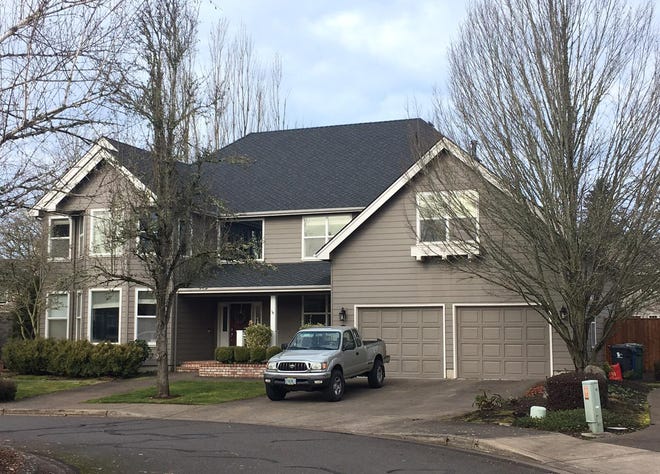 Ex-Oregon coach Mark Helfrich's former home on River Pointe Drive in Eugene. (Elon Glucklich/The Register-Guard)