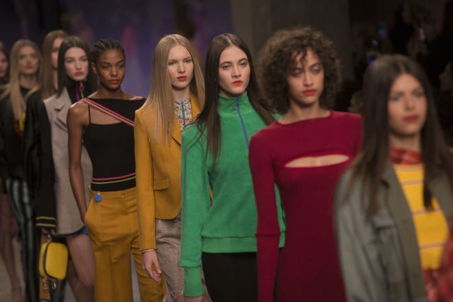 Models wear creations by designer Topshop Unique during their Autumn/Winter 2017 show Sunday, as part of London Fashion Week. [Photo/Joel Ryan/Invision/AP]