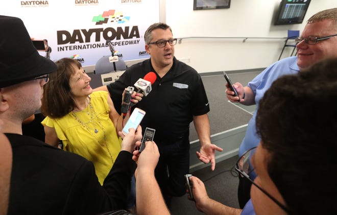 Tony Stewart talks to reporters in the media center at Daytona International Speedway Saturday morning. [N-J/JIM TILLER]