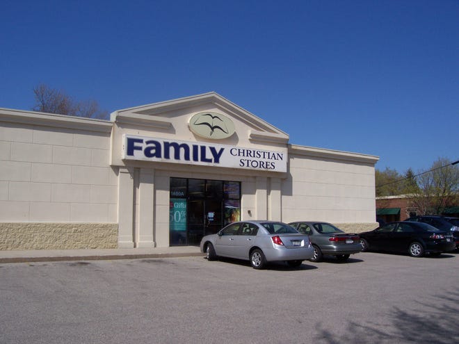 The world’s largest retailer of Christian-themed merchandise, Family Christian Stores, is closing its 240 stores around the U.S. after 85 years. (Photo by Royalbroil (Own work) [CC BY-SA 2.5 (http://creativecommons.org/licenses/by-sa/2.5)], via Wikimedia Commons)