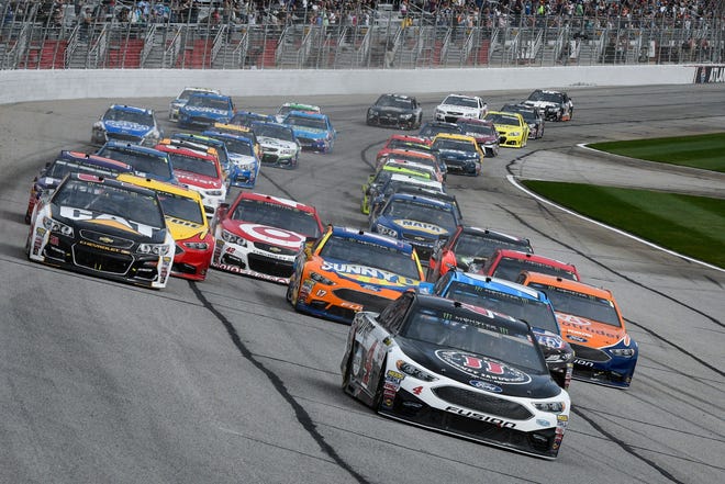 Kevin Harvick leads off the start during a NASCAR Monster Cup series auto race at Atlanta Motor Speedway in Hampton, Ga., Sunday, March 5, 2017. (AP Photo/John Amis)