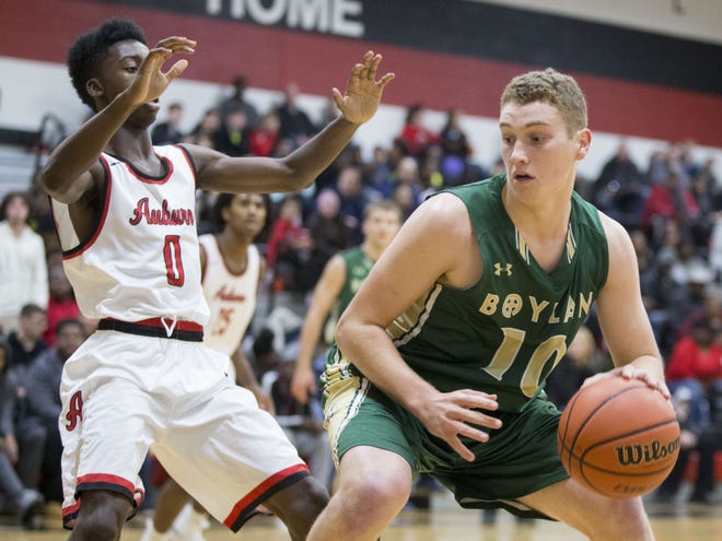 Boylan's Zach Couper (10) drives past Auburn's Yahmir Muhammad (0) on Dec. 16, 2016 in a game he made 16 of 20 shots and scored 50 points. Couper was named NIC-10 MVP for the second time. [RRSTAR.COM FILE PHOTO]