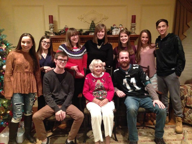 Nana celebrates Christmas 2016 with her nine grandchildren. Kelli is second from left. Former reality panelist Maryellen Kennedy (Kelli's cousin) is fourth from left.