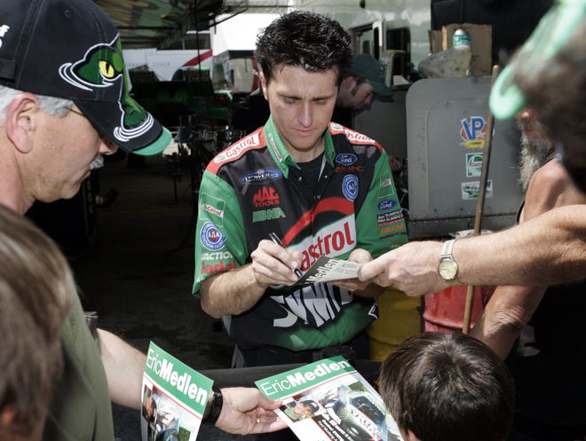 Funny Car driver Eric Medlen signs autographs between heats at the 36th NHRA Gatornationals finals in 2005 at Gainesville Raceway. Medlen died in 2007 after he suffered a severe head injury in a test session crash at Gainesville Raceway. [FILE]