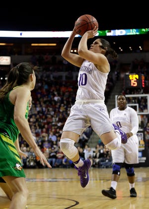 Washington's Kelsey Plum has an NCAA Division I career-record 3,460 points going into Monday's 8 p.m. game against Oklahoma in Seattle. [AP PHOTO]