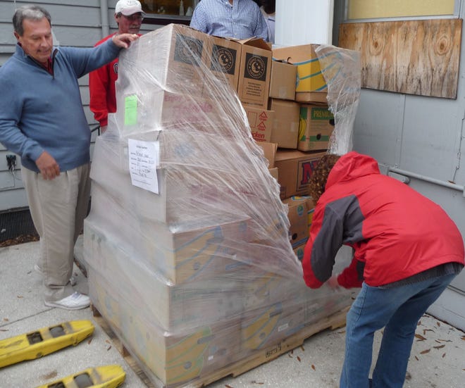 Volunteers at Bethesda House receive a donation of food in this 2015 file photo. City leaders agreed Monday to fast-track a change to downtown zoning rules that allows for "food distribution services." [HERALD-TRIBUNE ARCHIVE]