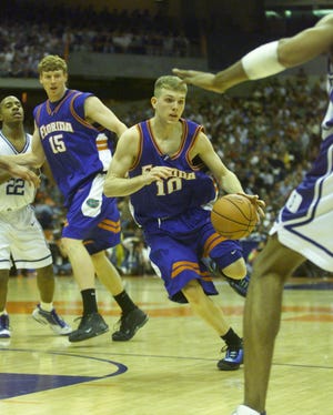 Florida's Brett Nelson (10) drives to the basket through traffic in the second half against Duke during the Division I Men's Basketball Championship East Regional in Syracuse, NY, on March 24, 2000. [File]