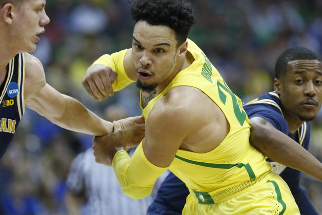 Oregon's Dillon Brooks fights for position on a free throw during the first half at the Sprint Center for their NCAA Regional Semifinal in Kansas City, Mo. (Andy Nelson/The Register-Guard)