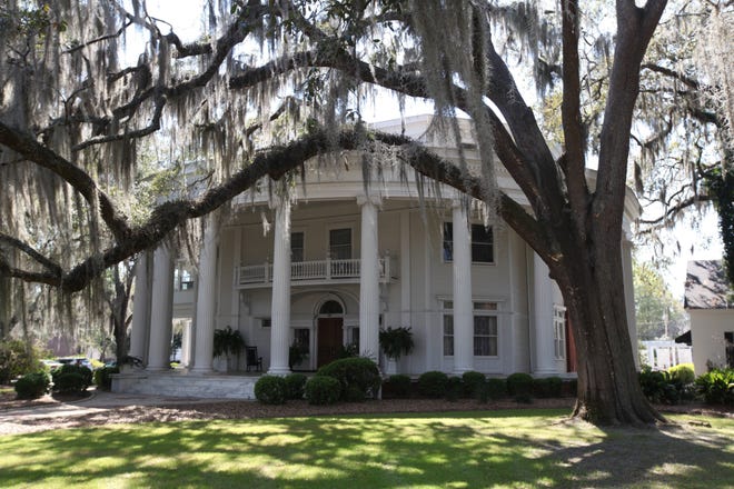 The Cresent, an old 1890s mansion, is named for its semi-circular portico, Valdosta, Ga. (Steve Stephens)