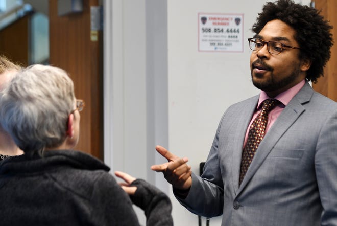Cognitive neuroscientist Jonathan Jackson, who talked about Alzheimer's disease during a presentation Monday night at Quinsigamond Community College, speaks with two people at the event.  [T&G Staff/Christine Peterson]