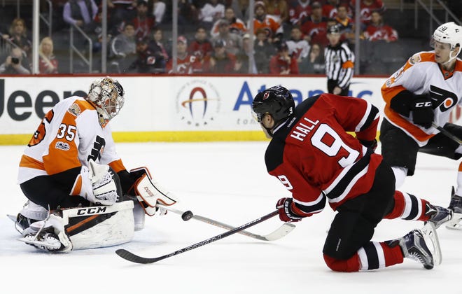 Steve Mason came up with a bunch of big saves in Tuesday night's game.