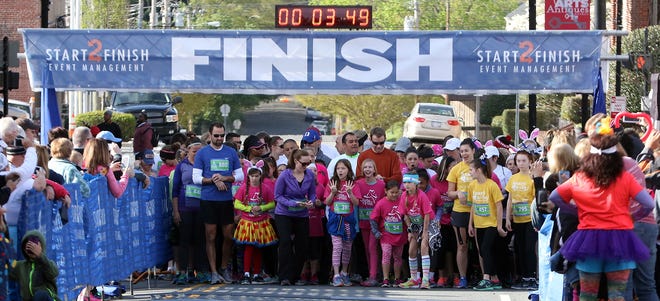Katie Beth Jordan (center) counts down for the start of her event during the 15th annual Community Foundation Run held Saturday morning, April 8, 2017, in Gastonia, North Carolina. [Mike Hensdill/The Gaston Gazette]