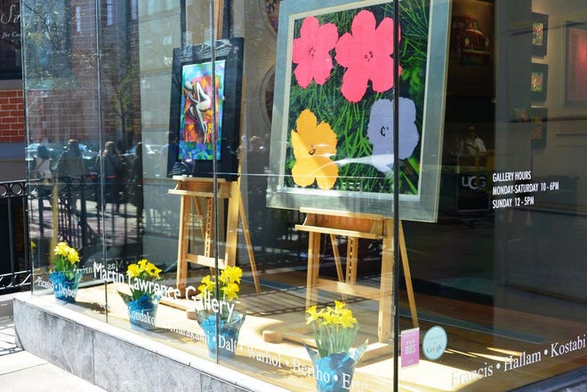 The Martin Lawrence Gallery took part in last year’s Marathon Daffodils program.