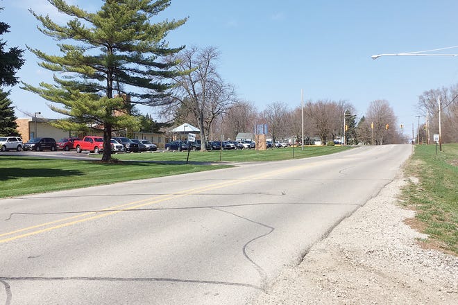 The Madison Township Board will begin creating a sidewalk ordinance to help the Madison School District in its process of applying for a grant to help it build sidewalks along Treat Highway, seen here Wednesday. (Foto: Telegram photo by Lonnie Huhman lenconnect_com)