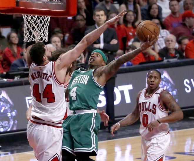 Boston Celtics' Isaiah Thomas shoots past the out stretched had of Chicago Bulls' Nikola Mirotic during the second half in Game 4 of an NBA basketball first-round playoff series in Chicago, Sunday, April 23, 2017.