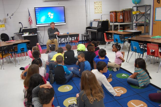 Music teacher Matthew Henry leads a class at Lincoln Elementary School in Leland in December. State legislators have agreed on a class-size cut compromise that they hops will protect arts and PE classes. [STARNEWS FILE PHOTO]