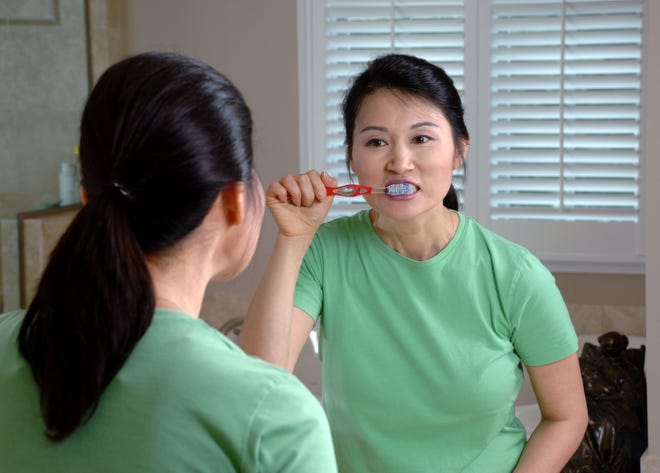 Although it might be counterintuitive, brushing you teeth immediately after a meal can leave them vulnerable to damage. (Bill Branson/Wikimedia Commons/Public Domain)