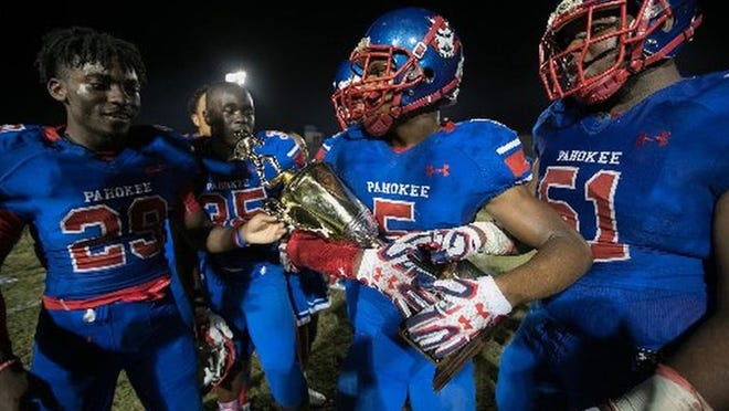 Class 1A Pahokee, shown at last year’s Muck Bowl, will play a schedule featuring mostly large schools this season. The FHSAA has eliminated districts for small schools, and some — like the Blue Devils — have found it a challenge to fill a 10-game schedule. (Allen Eyestone/Palm Beach Post)