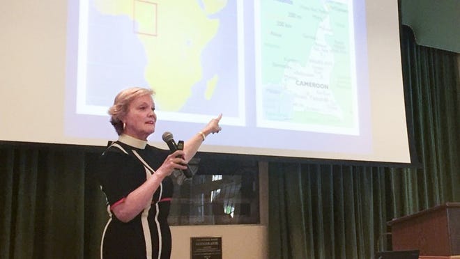 The Rev. Canon Elizabeth Geitz speaks to parishioners of The Episcopal Church of Bethesda-by-the-Sea about a school she is working to build in Cameroon called the Good Shepherd Academy. (Eleanor Roy / Daily News)
