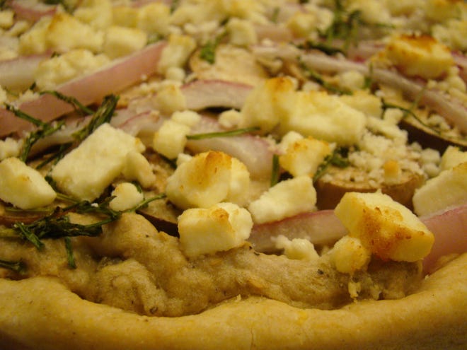 Incorporating vegetables can help turn your pizza night into a health meal. (Photo by Vegan Feast Catering (Own work) [CC BY-SA 2.0 (http://creativecommons.org/licenses/by-sa/2.0)], via Wikimedia Commons)