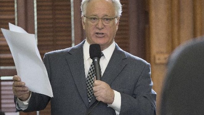 Sen. Kirk Watson, D-Austin, speaks about his attempts to revive open-government bills Tuesday in the Texas Senate. RICARDO B. BRAZZIELL/AMERICAN-STATESMAN