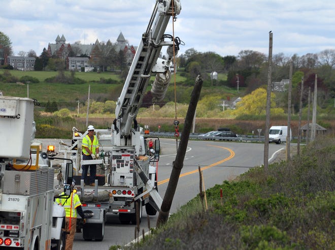 A project to bury power lines behind Second Beach and running up to Sachuest Point in Middletown is nearly complete as National Grid crews were taking out the remaining power lines and poles along Sachuest Point Road. 

[The Providence Journal / Bob Breidenbach]