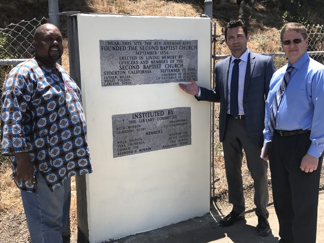 Michael Harris (left), Supervisor Tom Patti and Rev. Kevin White view the the historical marker on Washington Street where the pioneer Rev. Jeremiah King's baptist church once stood. [MICHAEL FITZGERALD/THE RECORD]