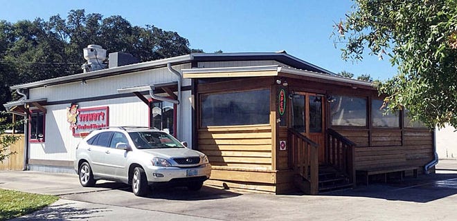 Stewby's Seafood Shanty serves about 500 people a day out of this small building on Racetrack Road. It recently broke into two Top 10 dining lists. WENDY VICTORA/DAILY NEWS