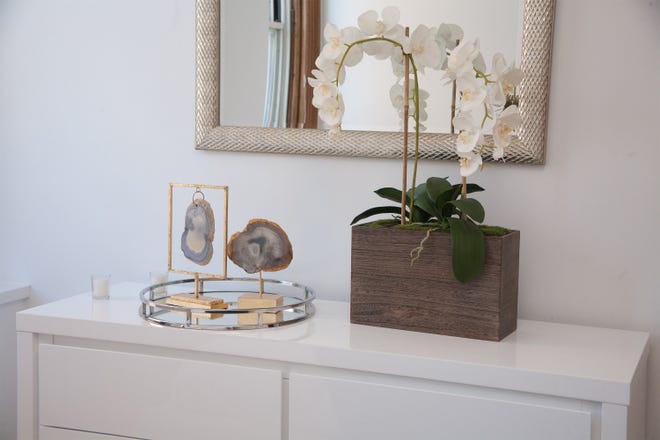 White florals such as orchids can provide attractive yet neutral accents. [TRIBUNE NEWS SERVICE]