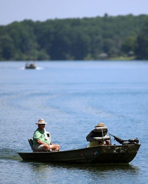 Boaters spend Wednesday afternoon enjoying Moss Lake. [Brittany Randolph/The Star]