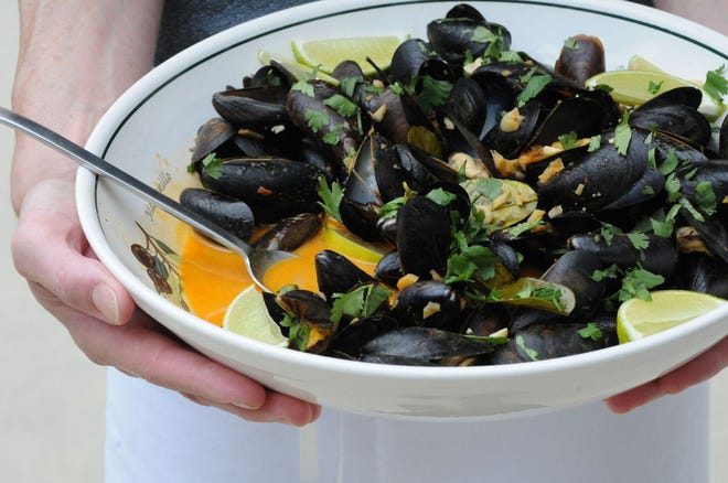 Coconut curry Thai mussels