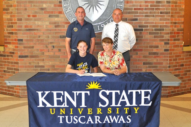 Submitted photo

Waterloo High School graduate Katelyn Mann,who is seated beside her mother Tina, recently signed to play college softball at Kent State Tuscarawas. Standing are Kent State Tuscarawas Athletic Director Rob Brindley (left) and Kent State Tuscarawas softball coach Chuck Peach.