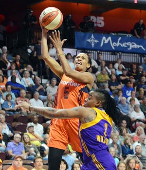 Jasmine Thomas, left, and the Sun have won eight of their last 11 games after starting the season 0-4. The Sun have climbed to fourth in the AP Power Poll. [John Shishmanian/ NorwichBulletin.com]