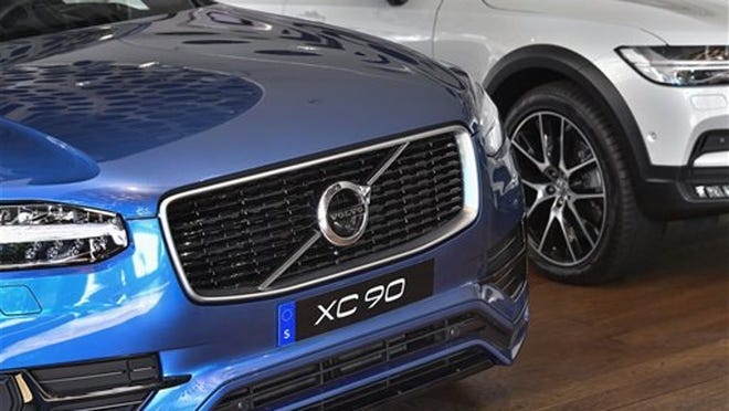 La imagen muestra al Volvo XC 90 durante la entrevista con el director general, Hakan Samuelsson en la sala de exhibiciones en Estocolmo, Suecia el miércoles 5 de julio de 2017. Samuelsson anunció que todos los modelos de la marca serán eléctricos o híbridos en dos años. JONAS EKSTRÖMER / IT VÍA ASSOCIATED PRESS