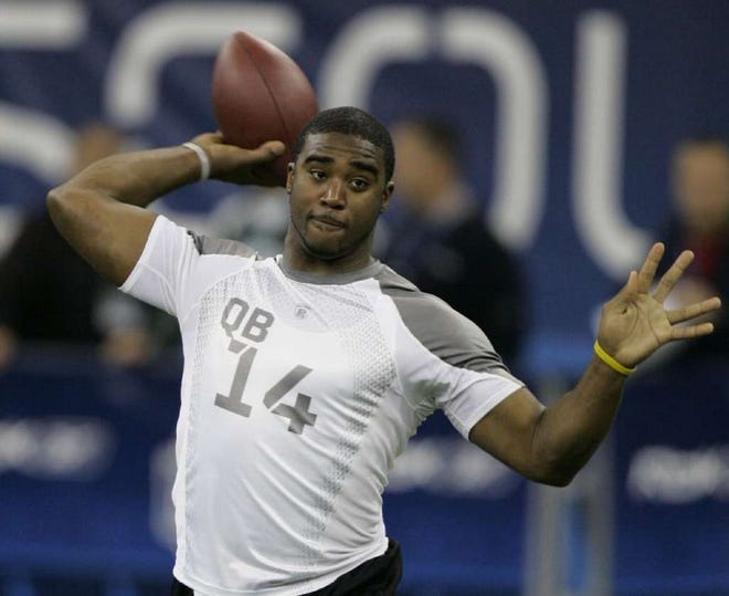 Ohio State quarterback Troy Smith throws during workouts at the NFL Combine in Indianapolis, Sunday, Feb. 25, 2007.