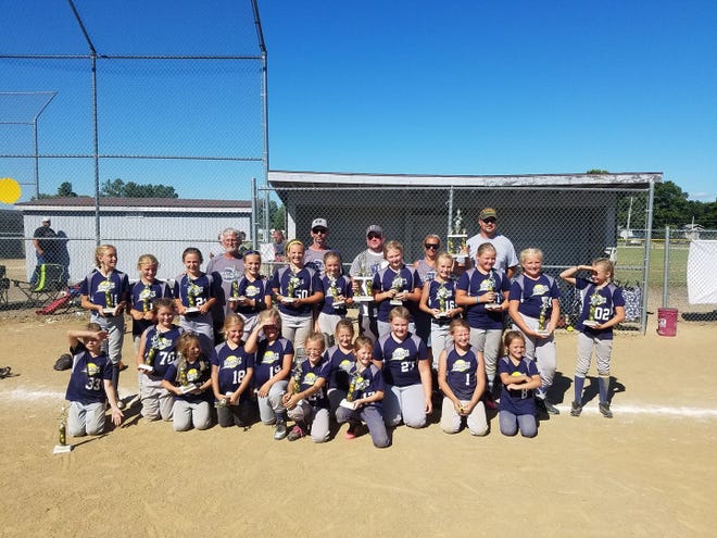 Submitted photo

Team 922 Softball, both the 8U and 10U teams, finished first at the Tri-Valley Tournament this past weekend held in Frazeysburg. Team members from both teams include front row 8U: Chloe Rose, Hannah Little, Kimmy Little, Brooklyn Abbuhl, Emma Cameron, Ryann Walker, Jadyn Sproul, Arianna Spano, Katie Aul, Madison Harmon, and Emma Western Back Row 10U: Ally Kadri, Lani Abbuhl, Adrean McMath, Makyah Maple, Delaney Peters, Ana Bloom, Madison Holderbaum, Lauren Doane, Caitlyn Doughty, Kiera Copeland, and Brynn Bickford. Coaches are Dan Bloom ,Bryan Cox, Sky Abbuhl, Pam Cox and Jeff Aul.