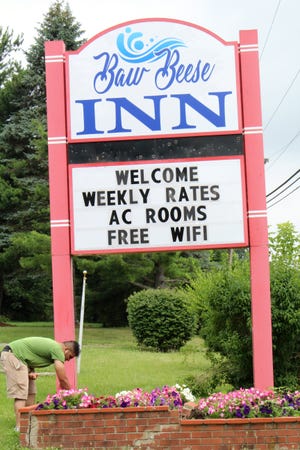 A new sign welcomes visitors to the Baw Beese Inn on Hudson Road. [NANCY HASTINGS PHOTO]