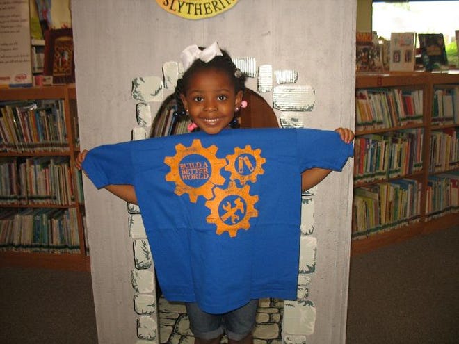 Read-to-Me T-shirt recipient Kinley Wyre