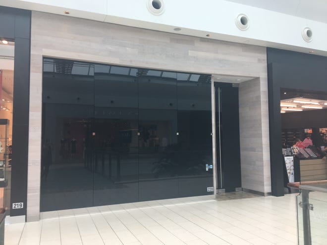 The space at the Mall at University Town Center once occupied by a Capital Teas store was dark and vacant Thursday. [HERALD-TRIBUNE STAFF PHOTO / MAGGIE MENDERSKI]