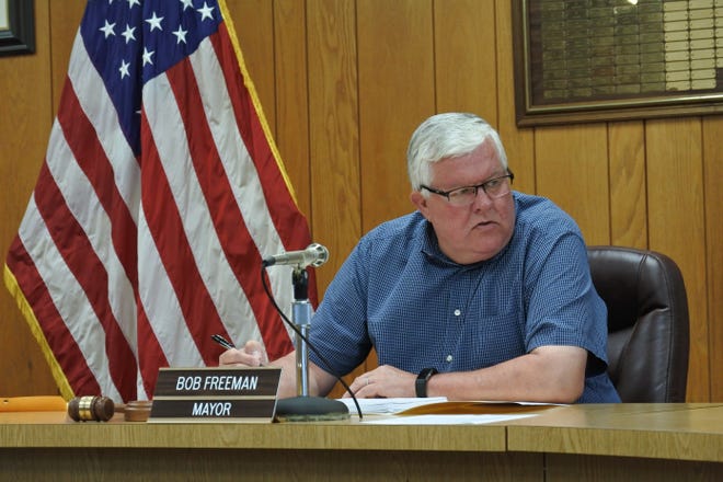 Van Buren Mayor Bob Freeman speaks during the Van Buren City Council meeting Monday, July 24, 2017. [THOMAS SACCENTE/TIMES RECORD]