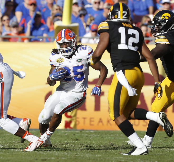 Florida running back Jordan Scarlett (25) led the Gators in rushing with 889 yards and six touchdowns last season. Bigger things are expected out of the veteran this year. [Brad McClenny / Gatehouse Media]