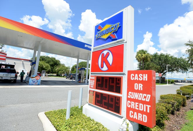 Gas prices rose throught the U.S. but held steady in Florida last week. [DAILY COMMERCIAL FILE]