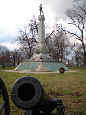 WIKIMEDIA/John Delano of Hammond, Indiana



Confederate Mound, with a cannon in the foreground, sits in Oak Woods Cemetery in Chicago. The momument on the city's South Side commemorates the deaths of 4,000 Confederate soldiers.