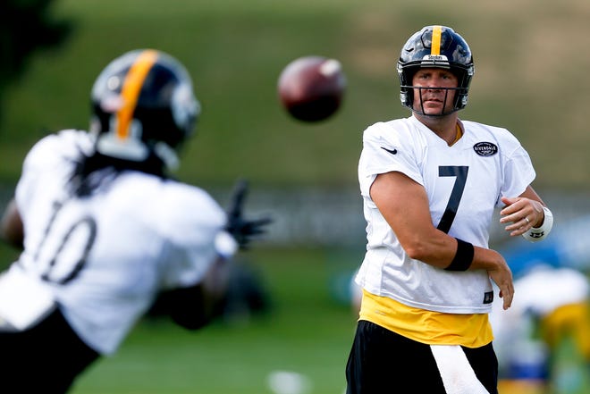 Pittsburgh Steelers quarterback Ben Roethlisberger throws a pass to wide receiver Martavis Bryant at practice in Latrobe, Pa., Wednesday. Roethlisberger will sit out Sunday's preseason game against Atlanta. [AP Photo/Keith Srakocic]