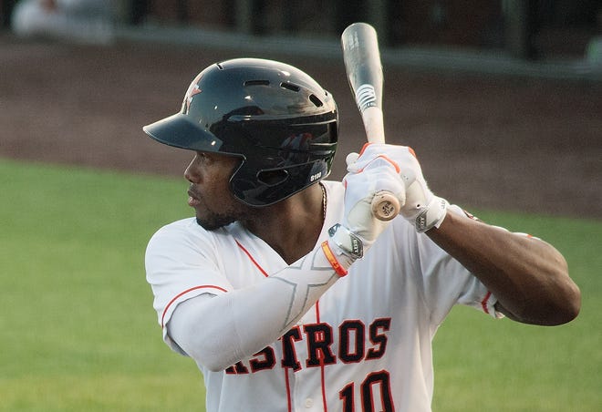 Ronnie Dawson leads off the Buies Creek half of the first inning on Tuesday, Aug. 22, 2017 against Lynchburg. Dawson was recalled from Quad Cities to replace Myles Straw, who was promoted to Corpus Christi. [Patrick Obley/The Fayetteville Observer]